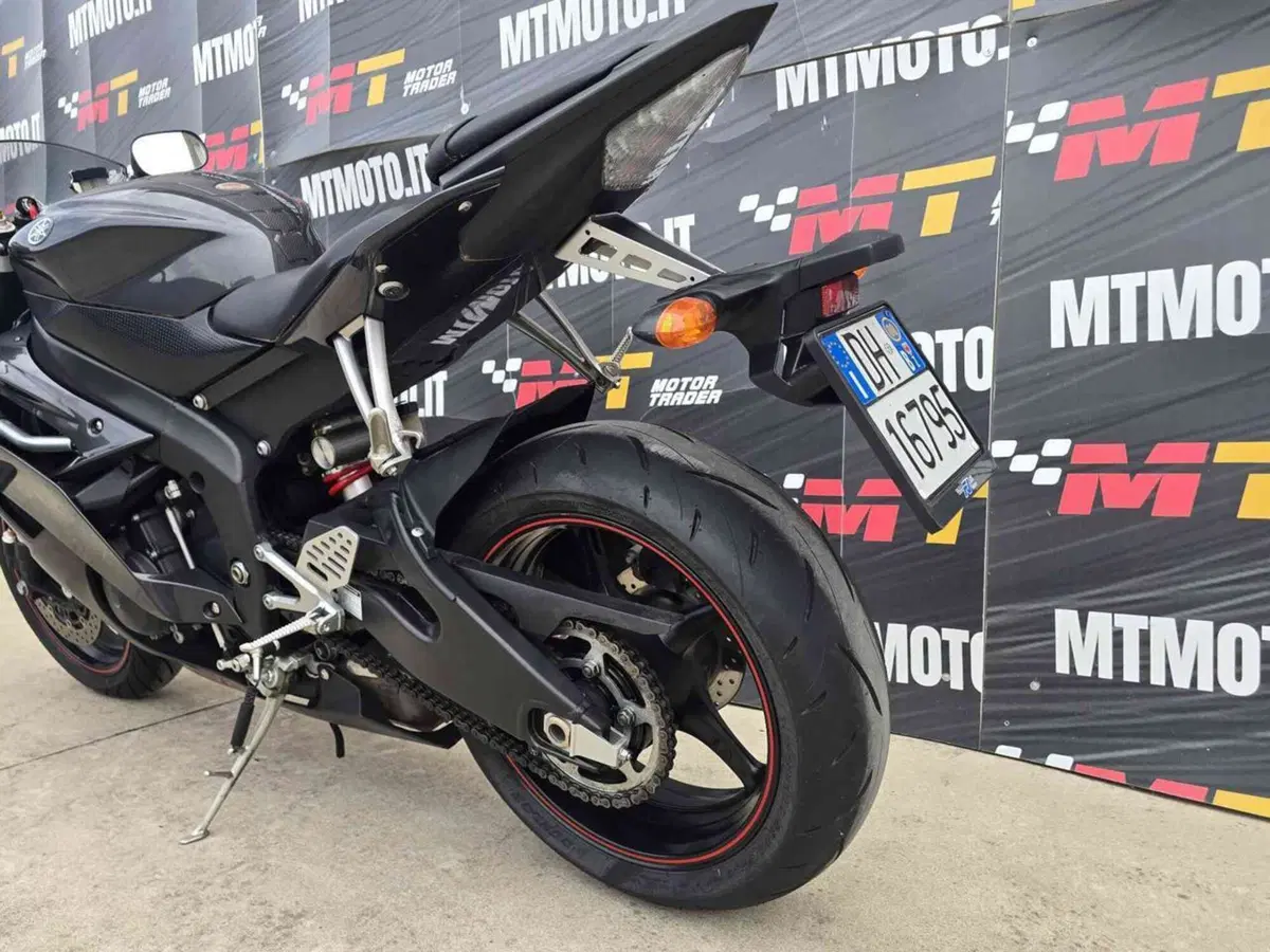 Yamaha YZF R6 (2008 - 09) (4)