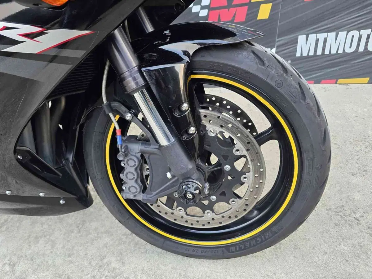 Yamaha YZF R1 (2007 - 08) (13)