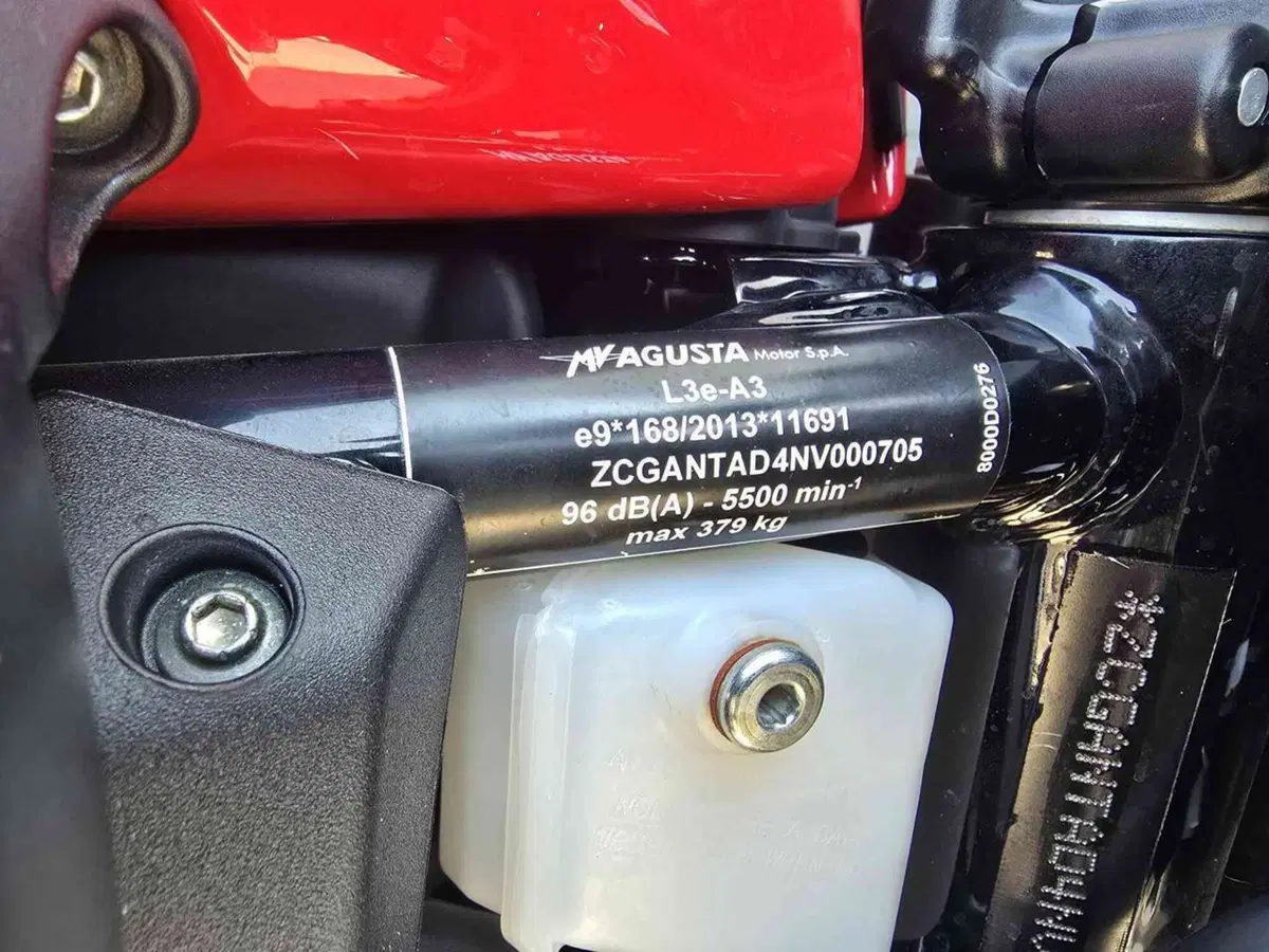 MV Agusta Brutale 800 Rosso (2021 - 23) (13)