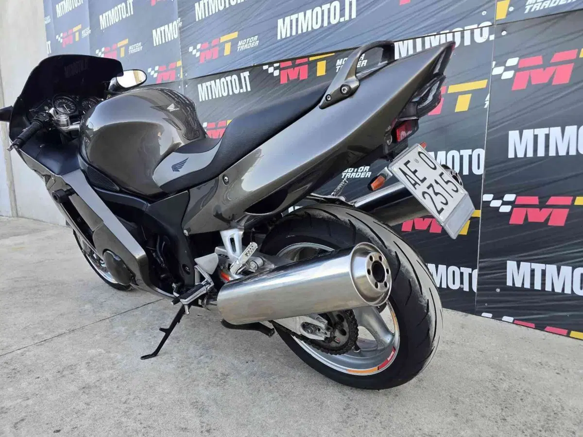 Honda CBR 1100 XX Superblackbird (1996 - 98) (6)