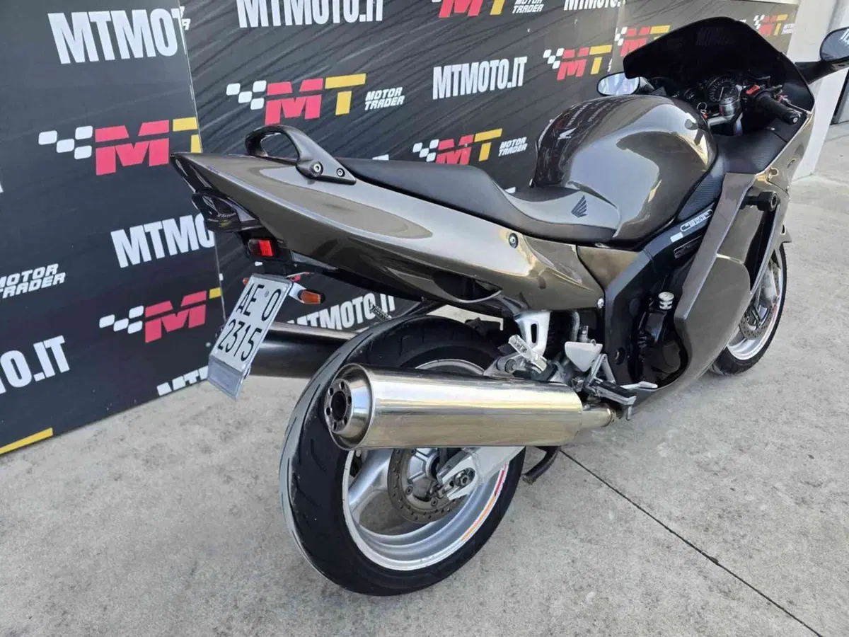 Honda CBR 1100 XX Superblackbird (1996 - 98) (4)