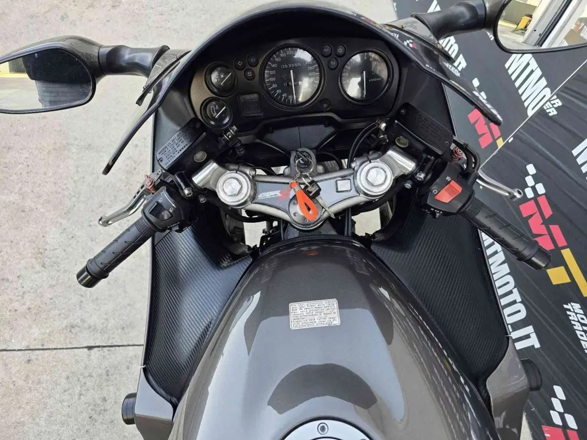 Honda CBR 1100 XX Superblackbird (1996 - 98) (21)