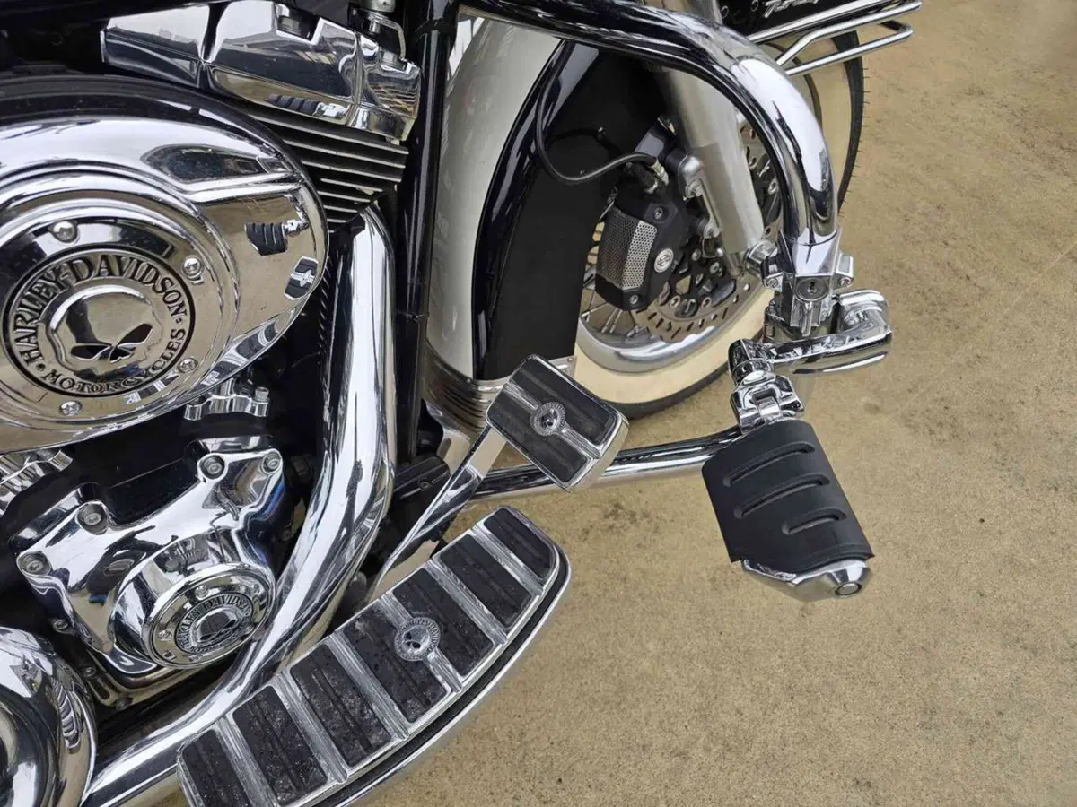 Harley-Davidson 103 Road King Classic (2011 - 13) - FLHRC (9)