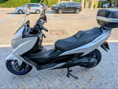 Suzuki Burgman 400 (2022 - 24) usata