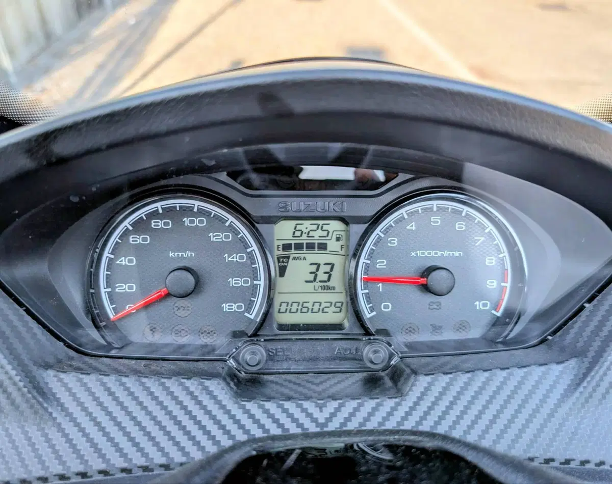 Suzuki Burgman 400 (2022 - 24) (4)