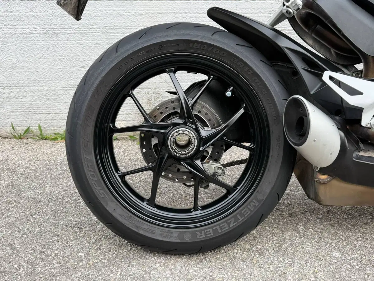 Ducati Streetfighter V2 (2022 - 24) (4)