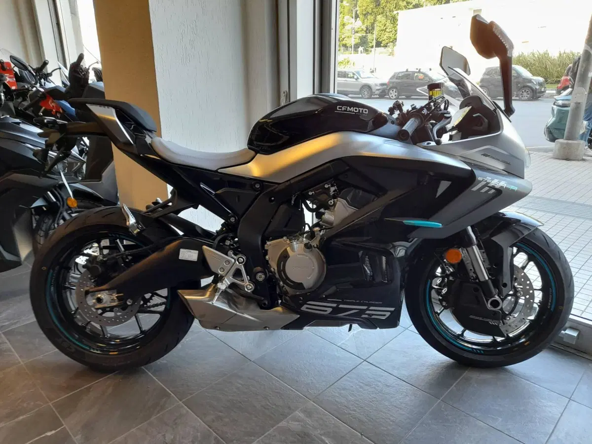 CFMOTO 675SR-R (2025 - 26)