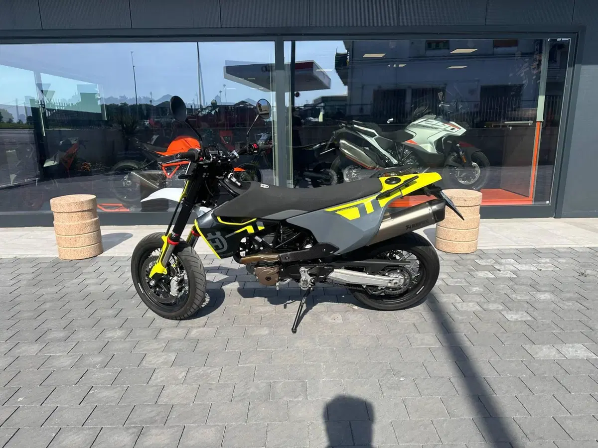 Husqvarna 701 Supermoto (2023 - 25)