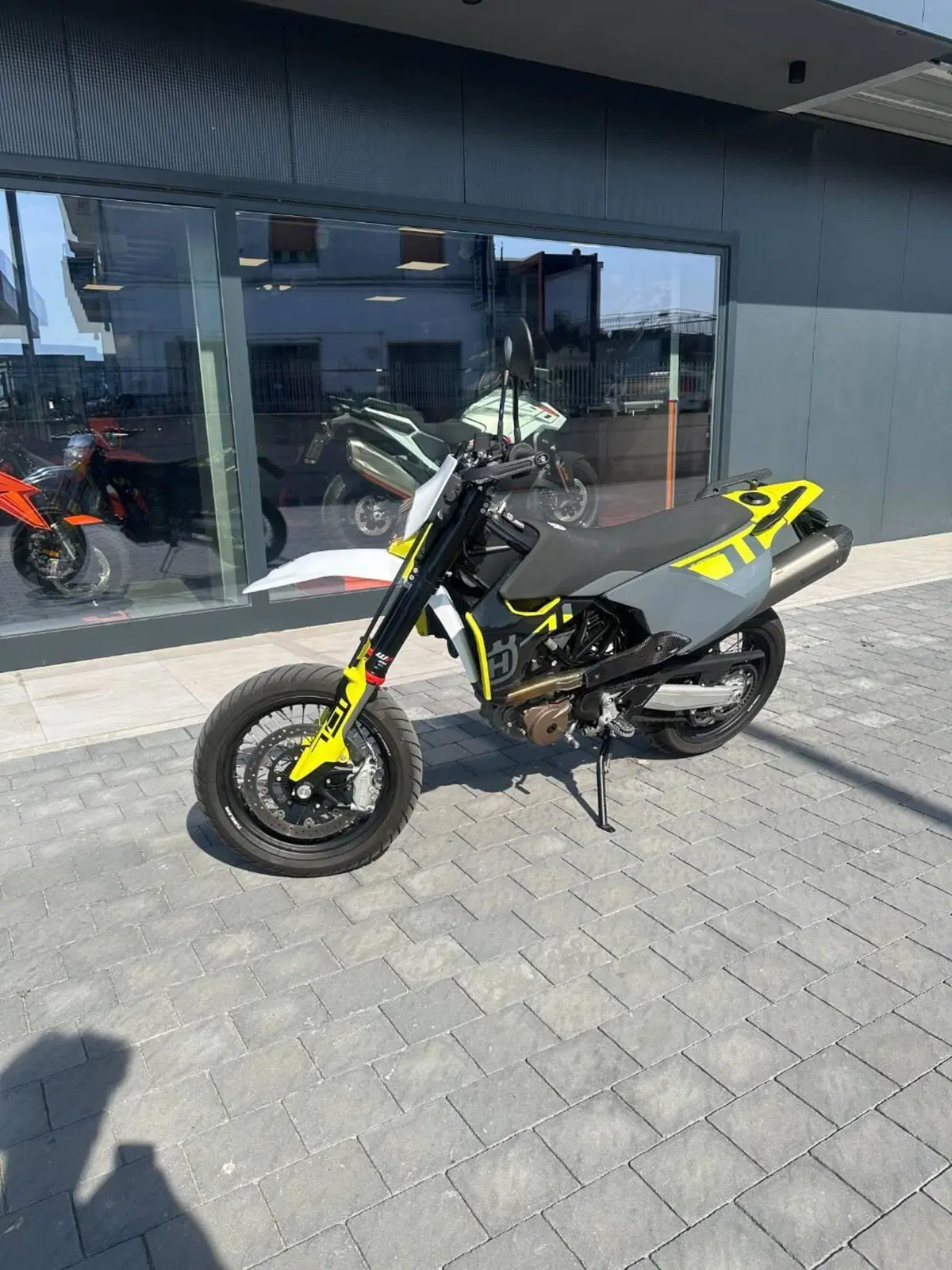 Husqvarna 701 Supermoto (2023 - 25) (2)