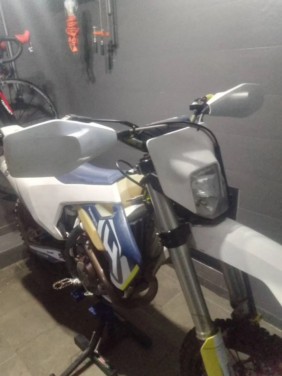 Husqvarna FE 250 (2018) (3)