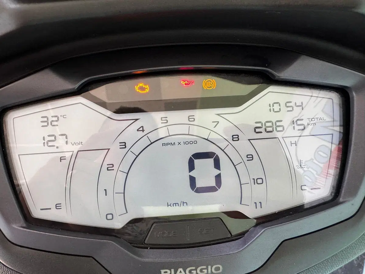 Piaggio Beverly 400 ABS-ASR (2021 - 24) (11)