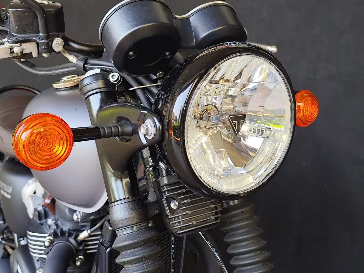 Triumph Bonneville T120 Black (2017 - 20) (10)