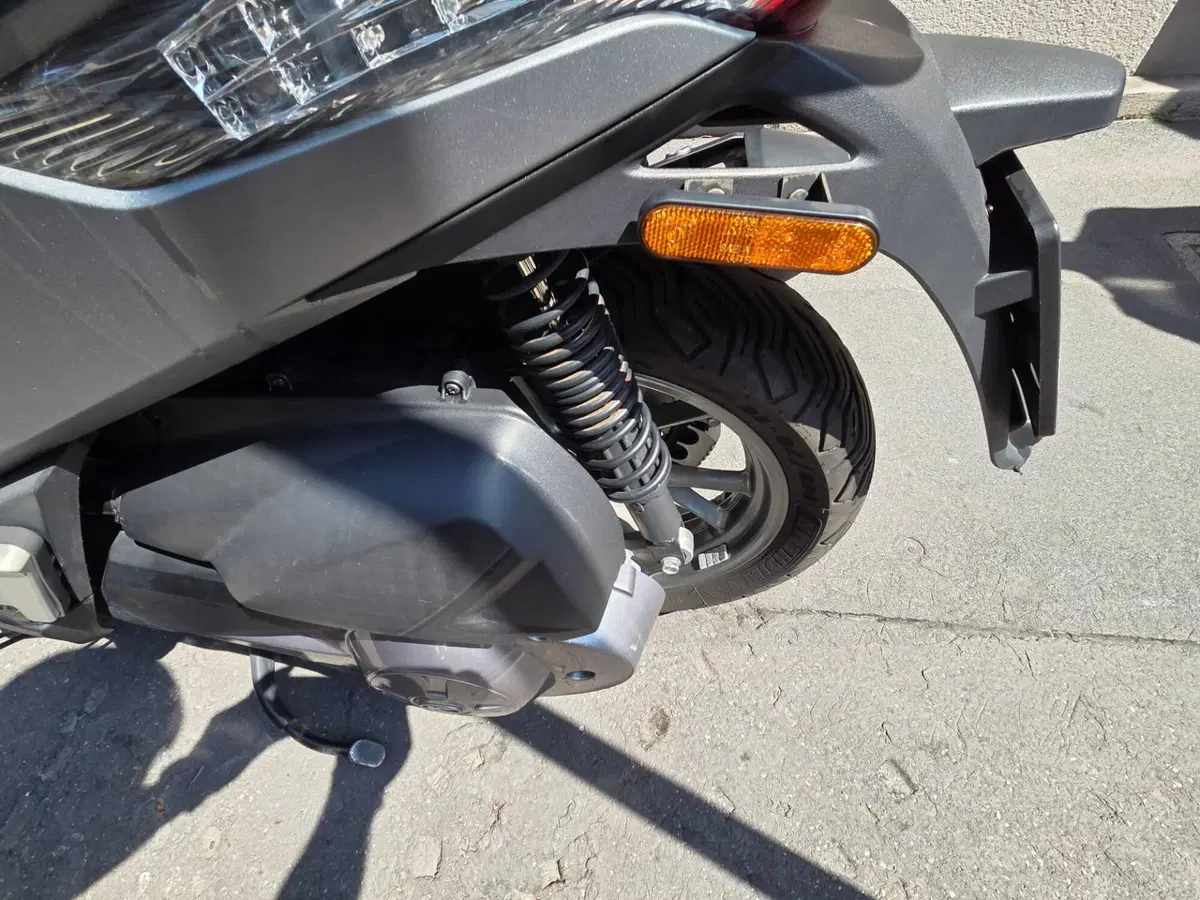 Kymco People 300i GT ABS (2016 - 20) (7)