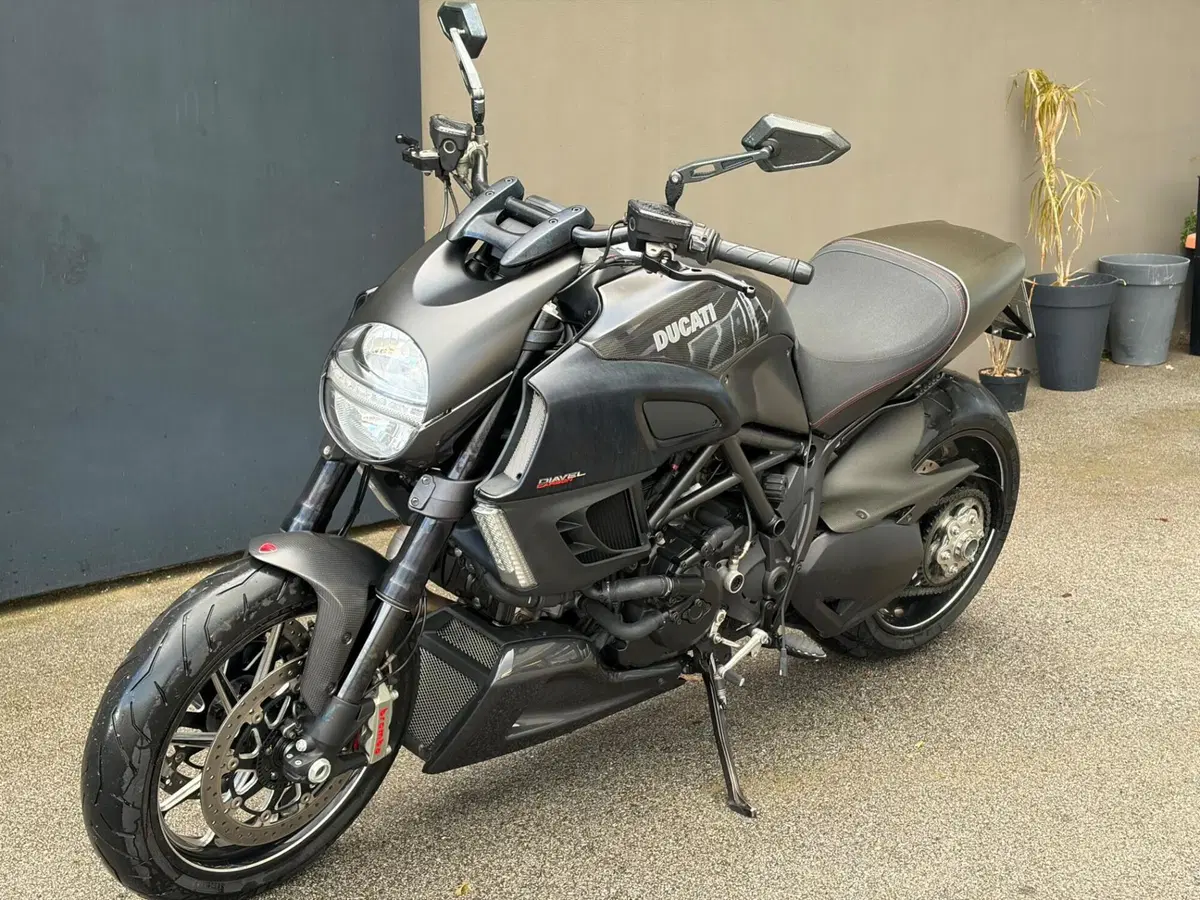 Ducati Diavel 1200 Carbon (2010 - 13)