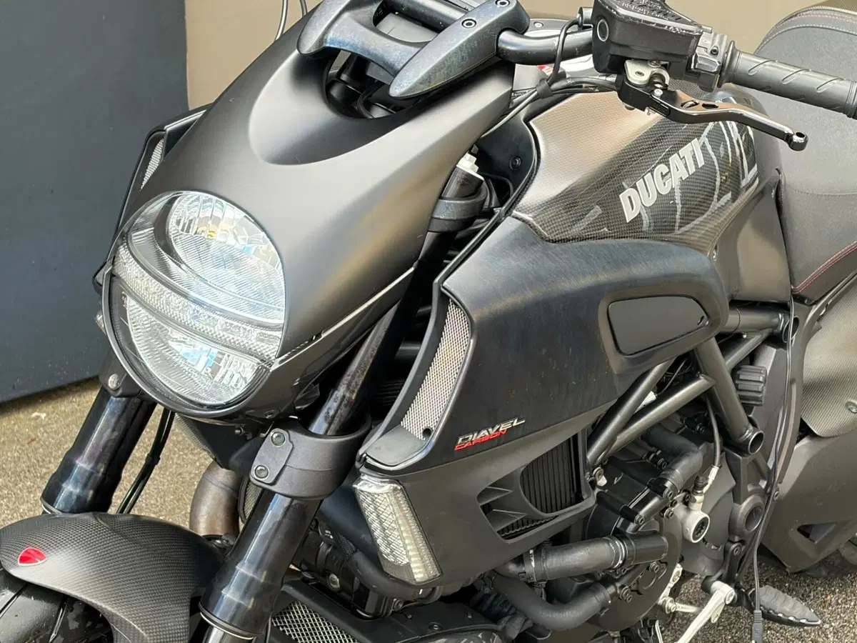 Ducati Diavel 1200 Carbon (2010 - 13) (2)
