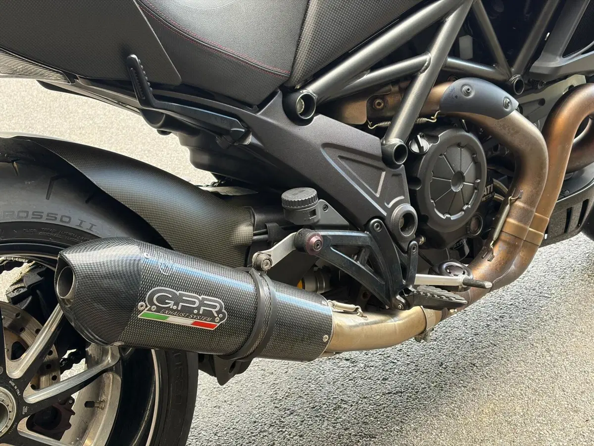 Ducati Diavel 1200 Carbon (2010 - 13) (7)