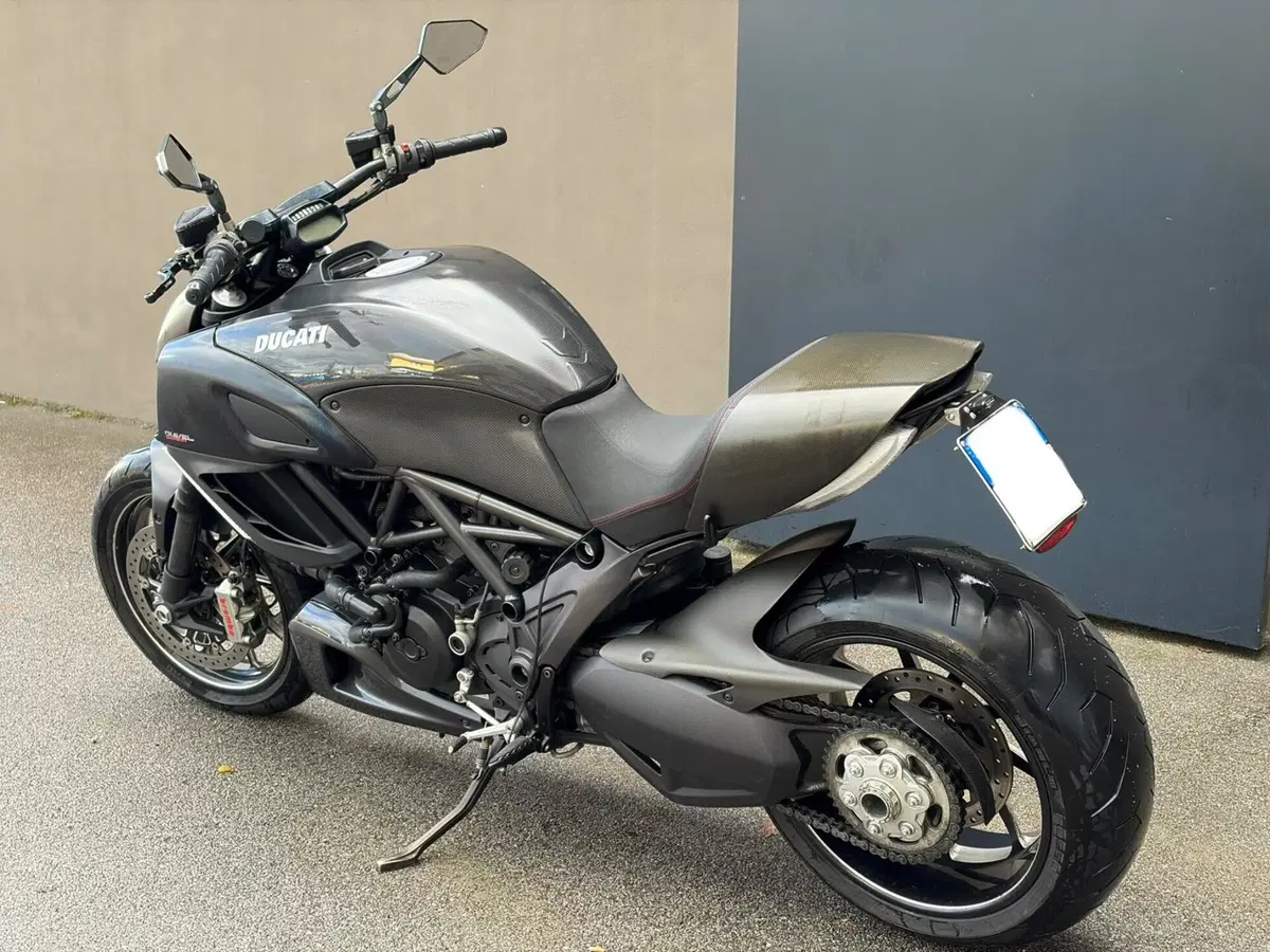 Ducati Diavel 1200 Carbon (2010 - 13) (9)