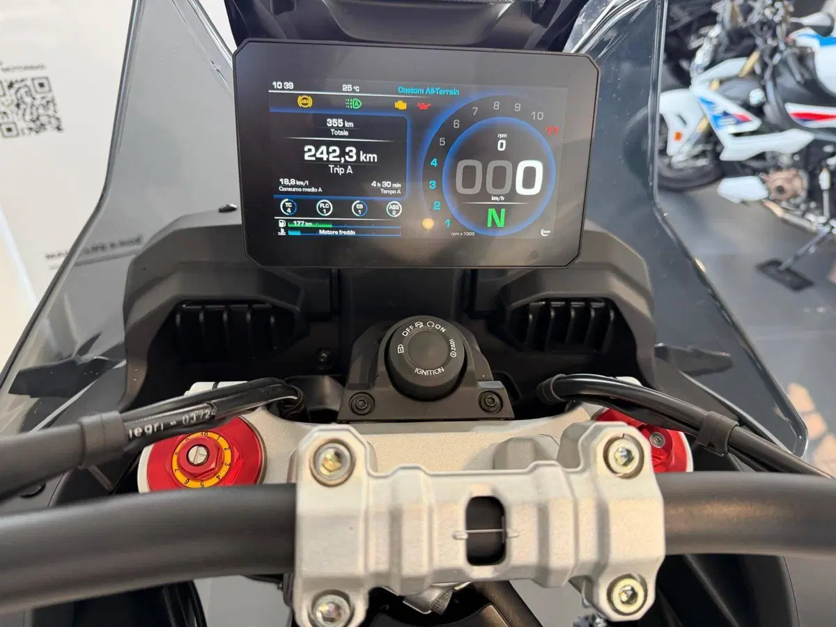 MV Agusta LXP Orioli (2024 - 26) (5)