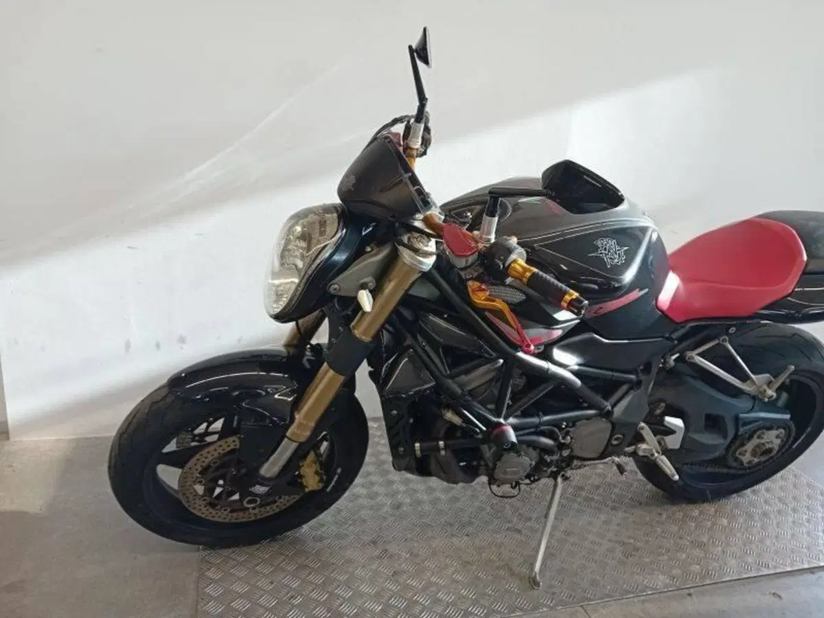 MV Agusta Brutale 989 R (4)