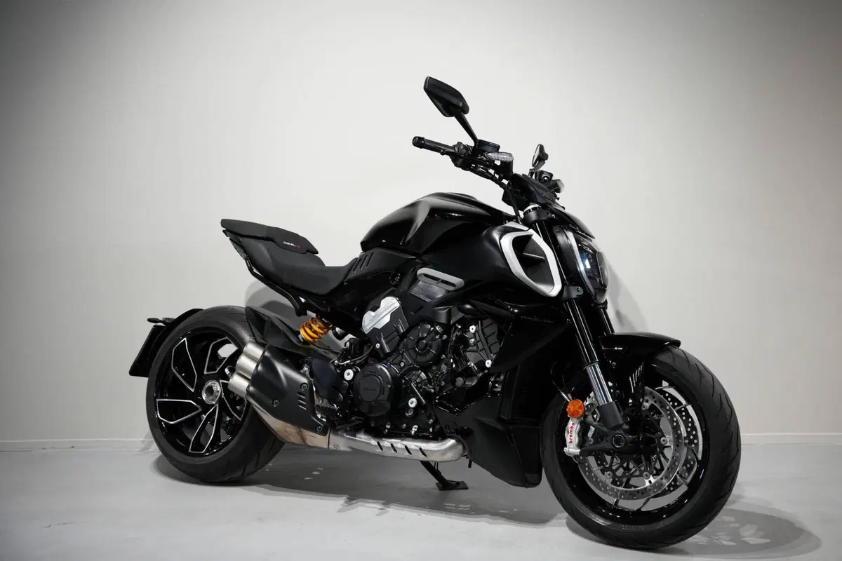 Ducati Diavel V4 (2023 - 26) (2)
