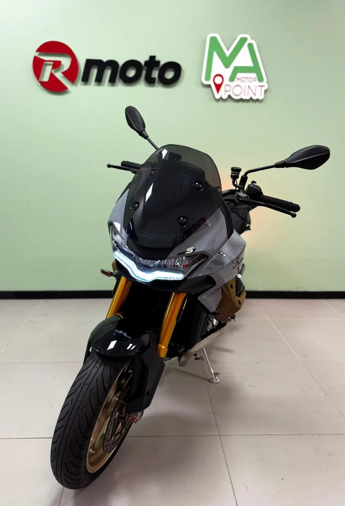 Moto Guzzi V100 Mandello (2022 - 24) (3)