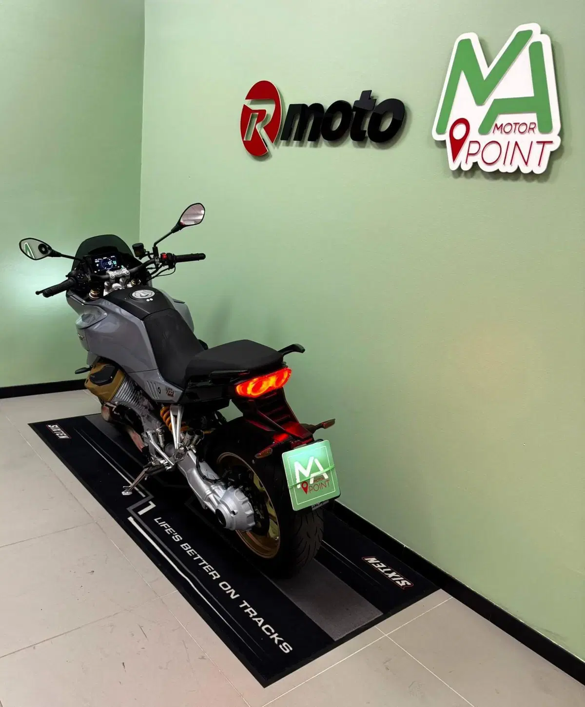 Moto Guzzi V100 Mandello (2022 - 24) (4)
