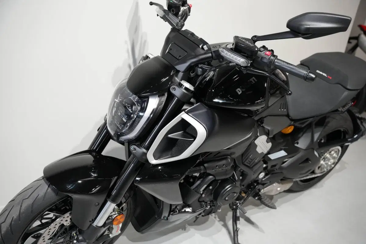 Ducati Diavel V4 (2023 - 26) (13)