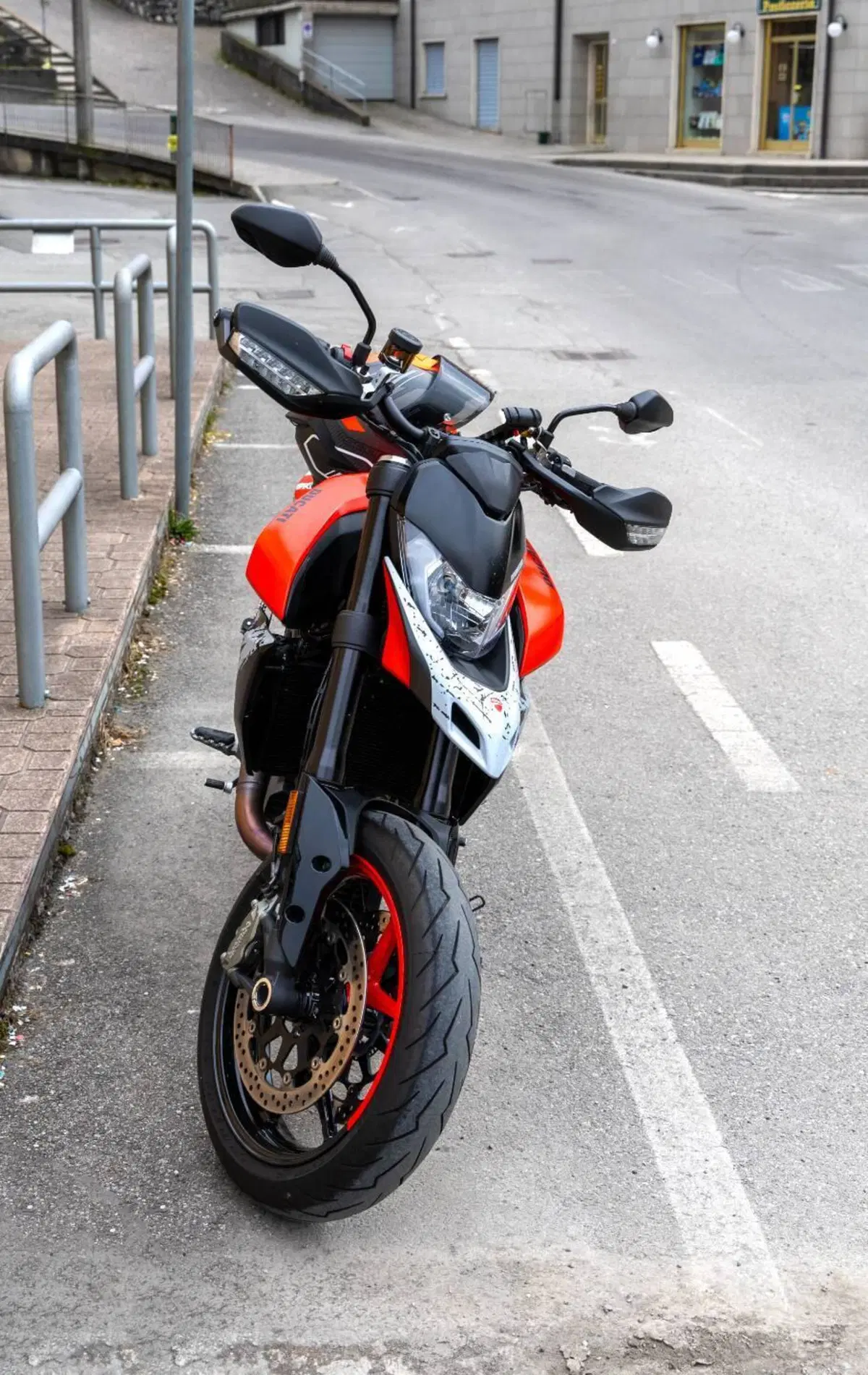 Ducati Hypermotard 950 RVE (2022 - 25) (2)