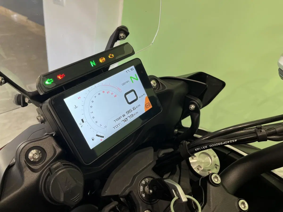 Benelli TRK 702X (2023 - 25) (2)