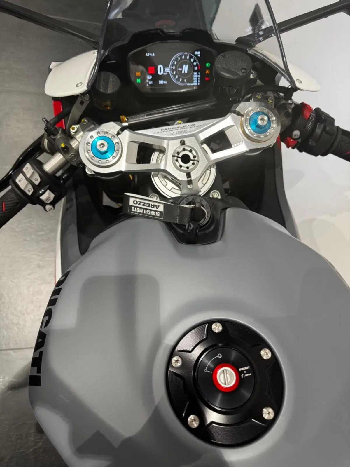 Ducati Panigale V2 Superquadro Final Edition (2024) (8)