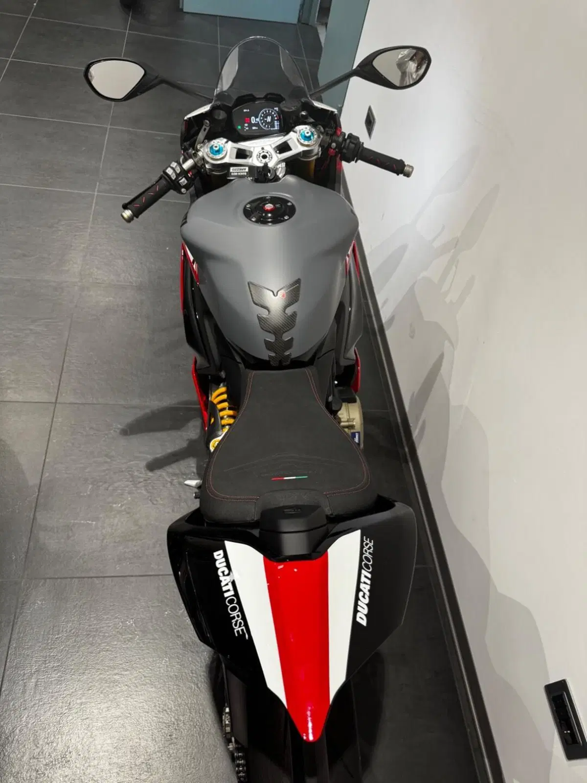 Ducati Panigale V2 Superquadro Final Edition (2024) (10)