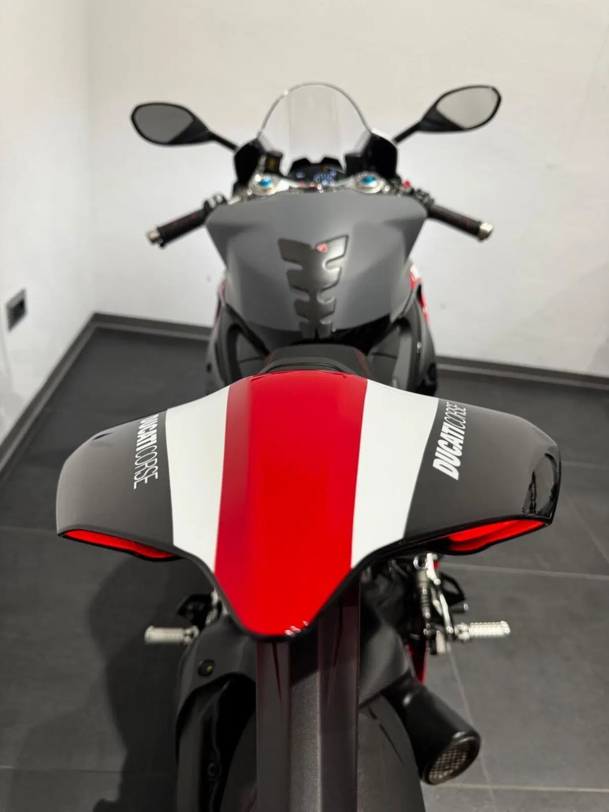 Ducati Panigale V2 Superquadro Final Edition (2024) (19)