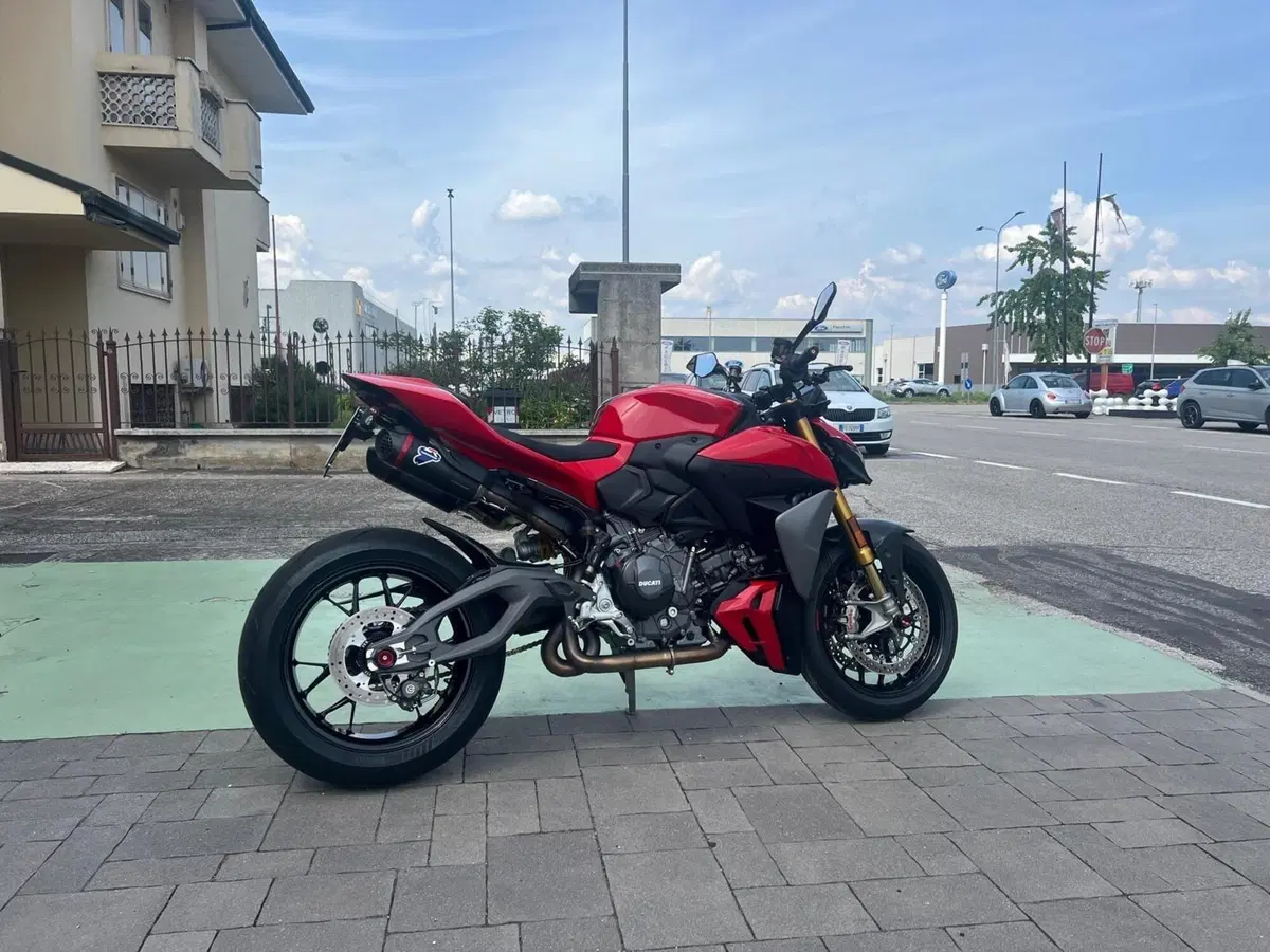 Ducati Streetfighter V2 (2025 - 26)