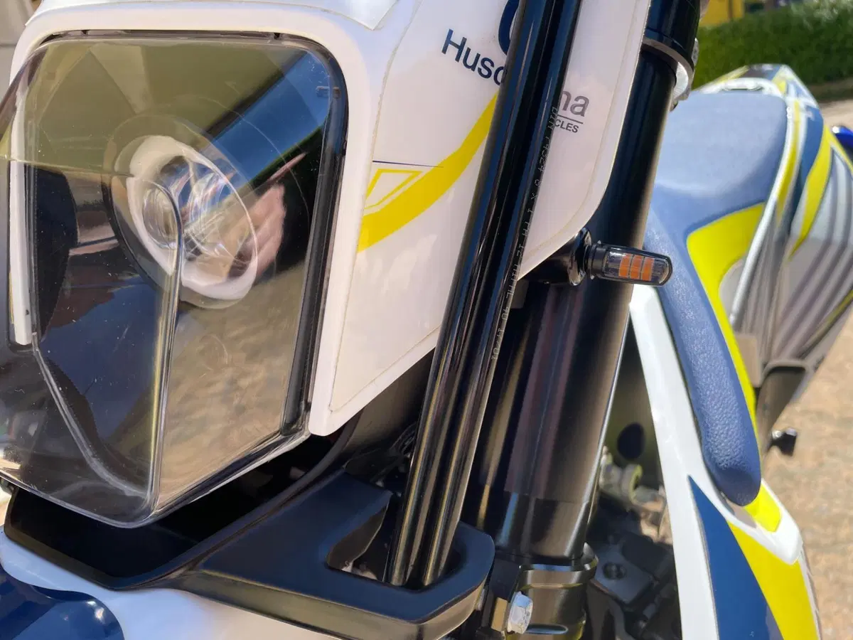 Husqvarna 701 Supermoto (2017 - 19) (4)