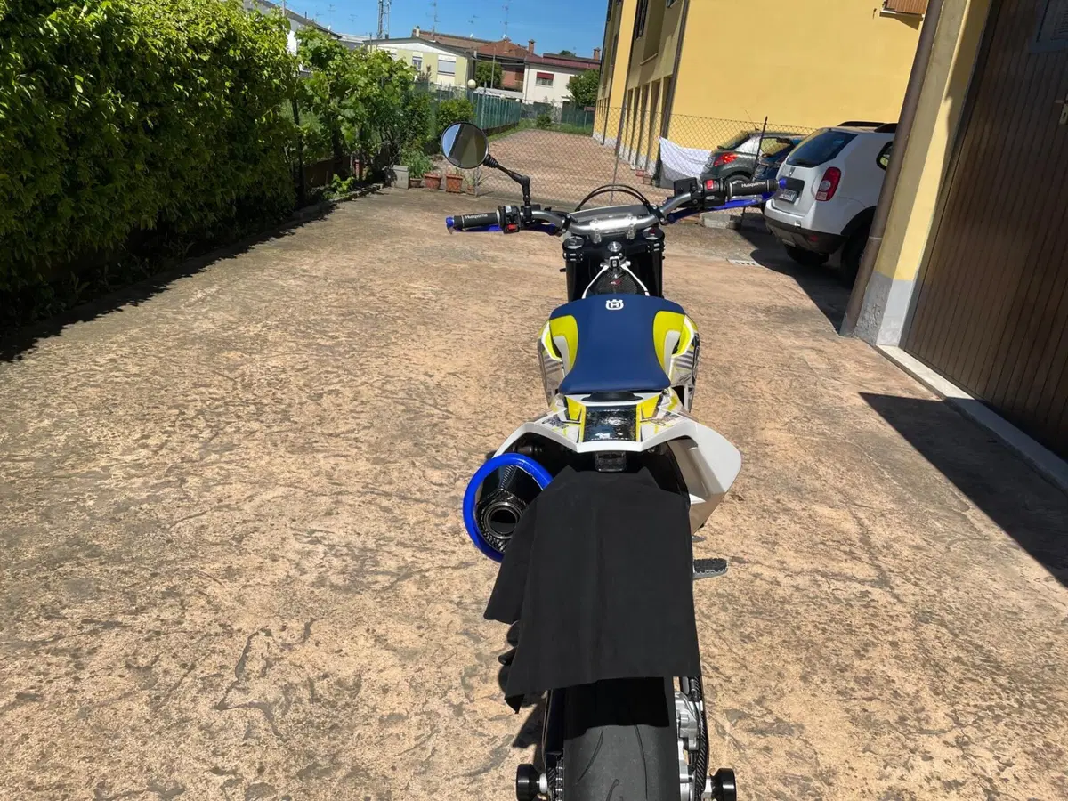 Husqvarna 701 Supermoto (2017 - 19) (7)