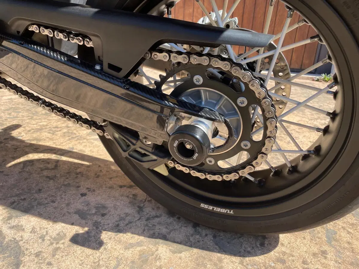 Husqvarna 701 Supermoto (2017 - 19) (9)