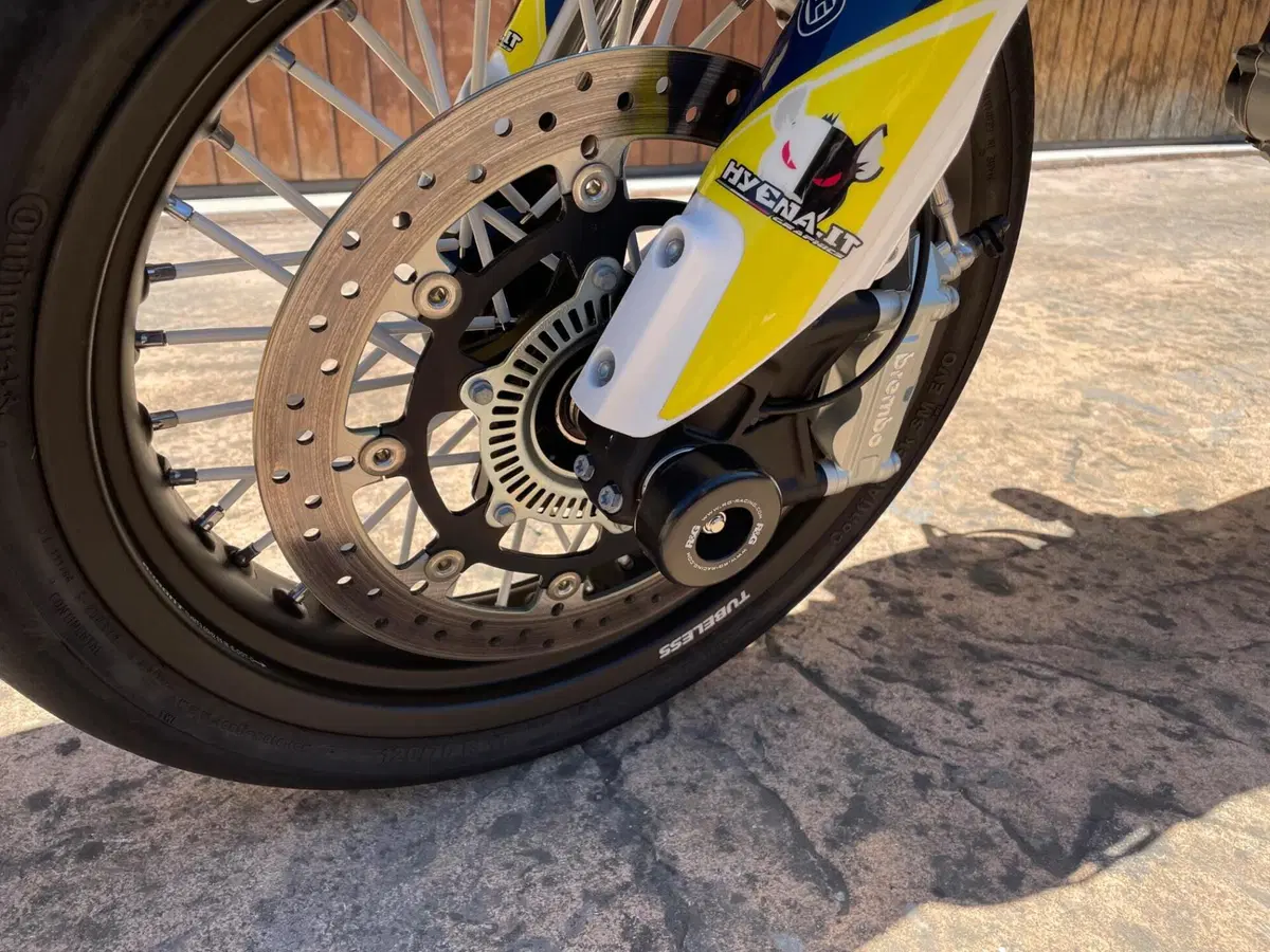 Husqvarna 701 Supermoto (2017 - 19) (10)