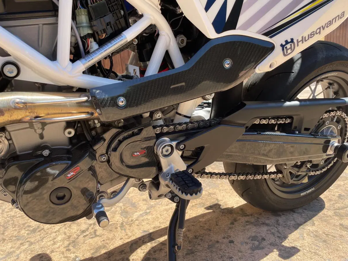 Husqvarna 701 Supermoto (2017 - 19) (15)