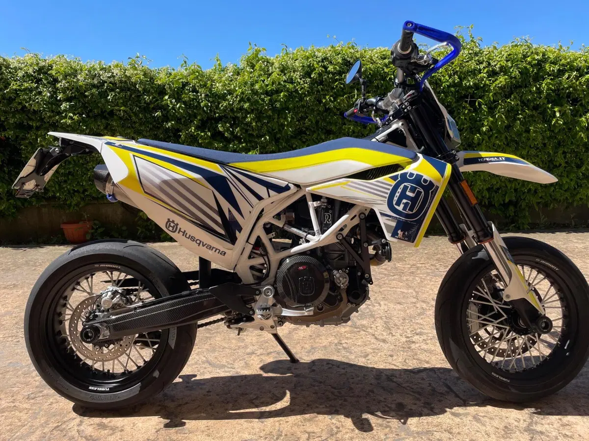 Husqvarna 701 Supermoto (2017 - 19) (2)