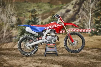 Rivoluzione Honda: ecco la nuova CRF 450R 2027 [GALLERY]
