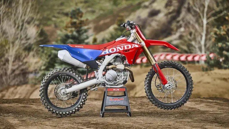 Rivoluzione Honda: ecco la nuova CRF 450R 2027 [GALLERY]