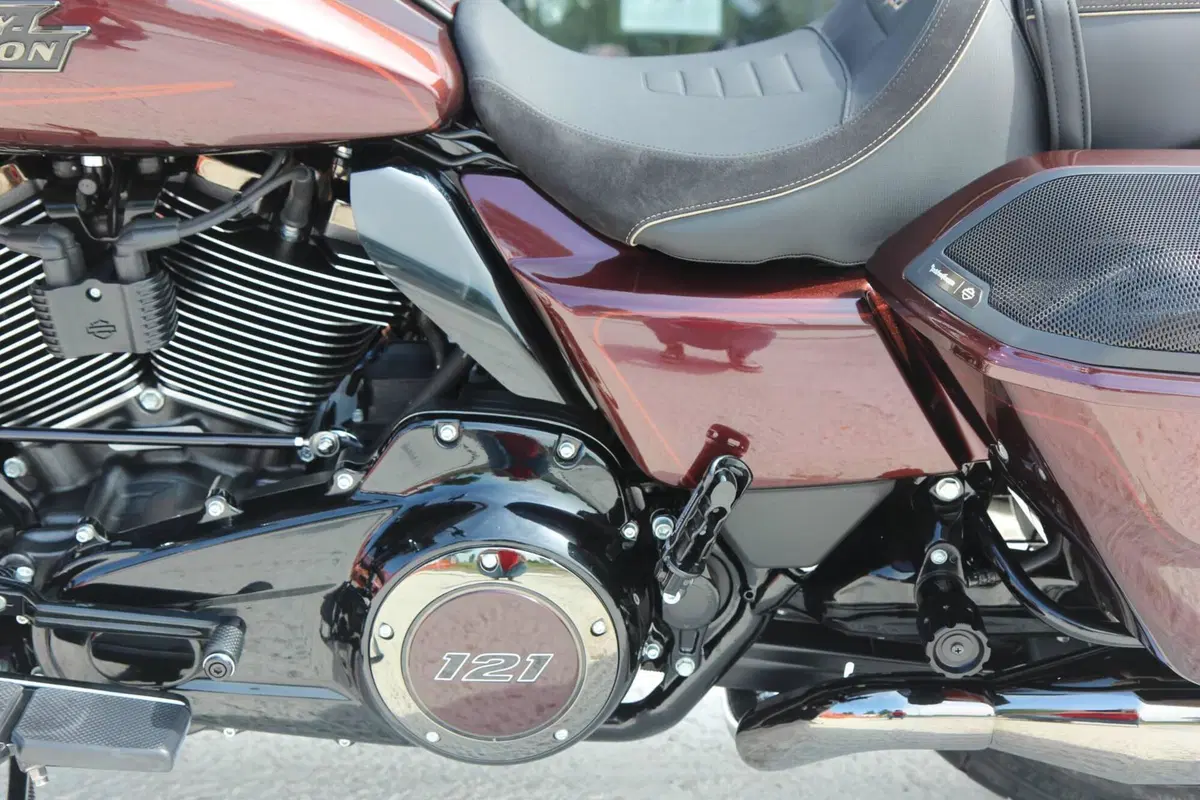 Harley-Davidson CVO Road Glide (2024) (12)