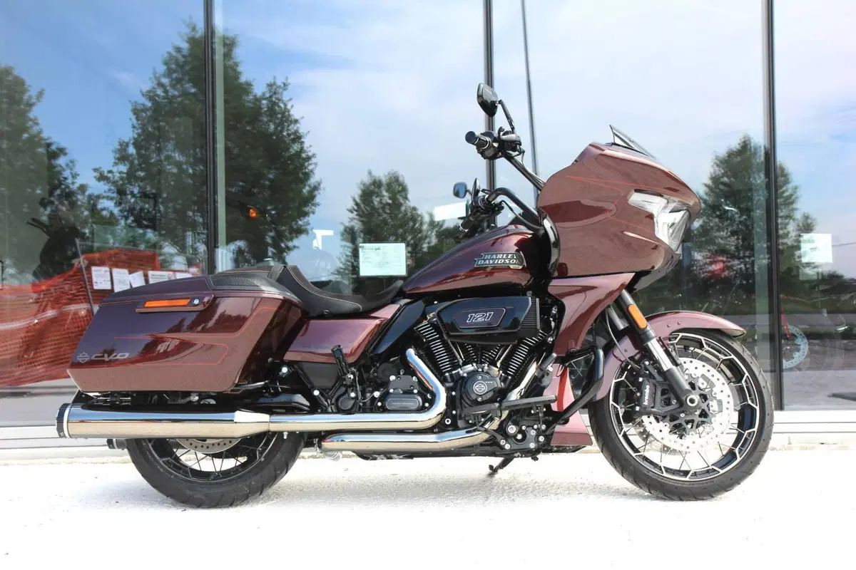 Harley-Davidson CVO Road Glide (2024) (3)