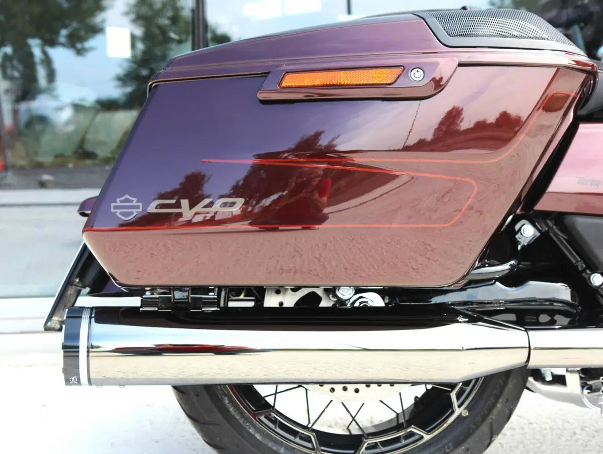 Harley-Davidson CVO Road Glide (2024) (14)