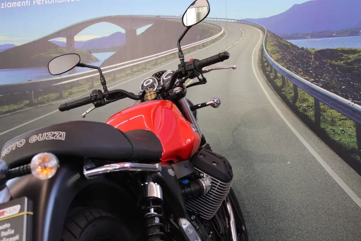 Moto Guzzi V7 Stone (2012 - 15) (18)