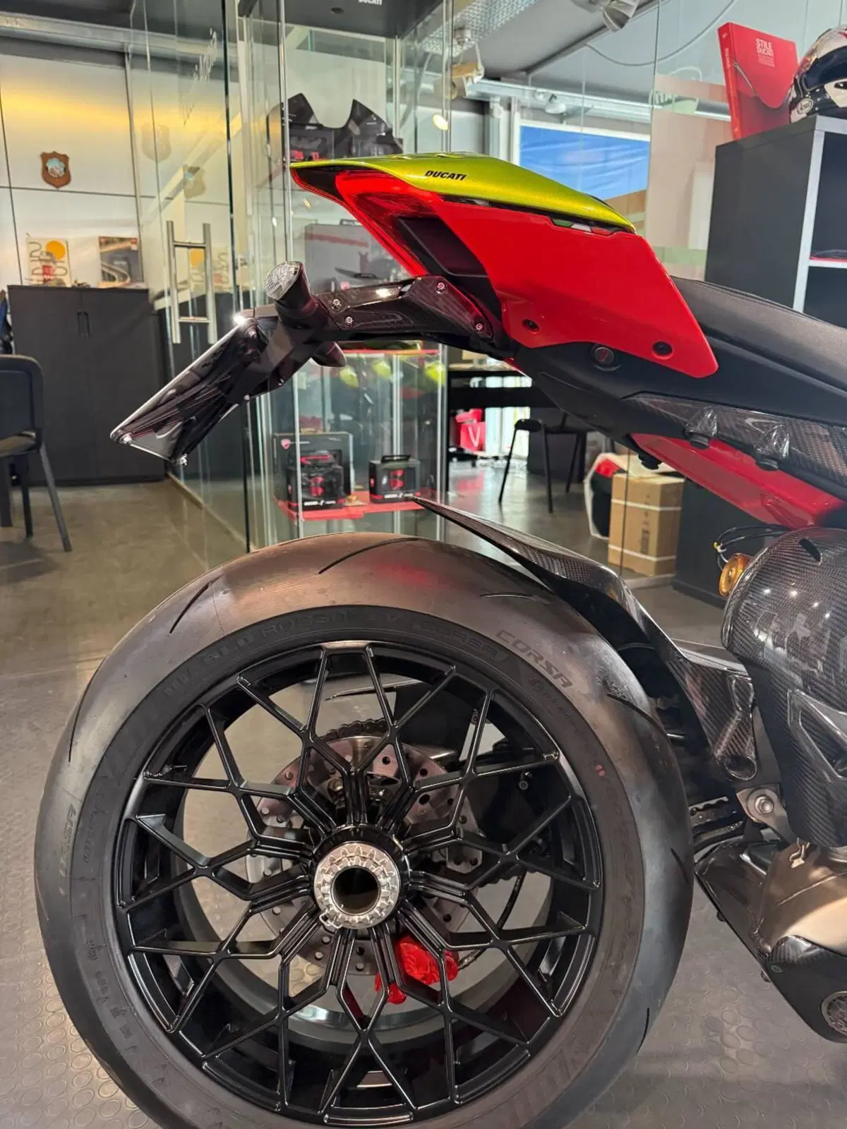 Ducati Streetfighter V4 Lamborghini (2023 - 24) (6)