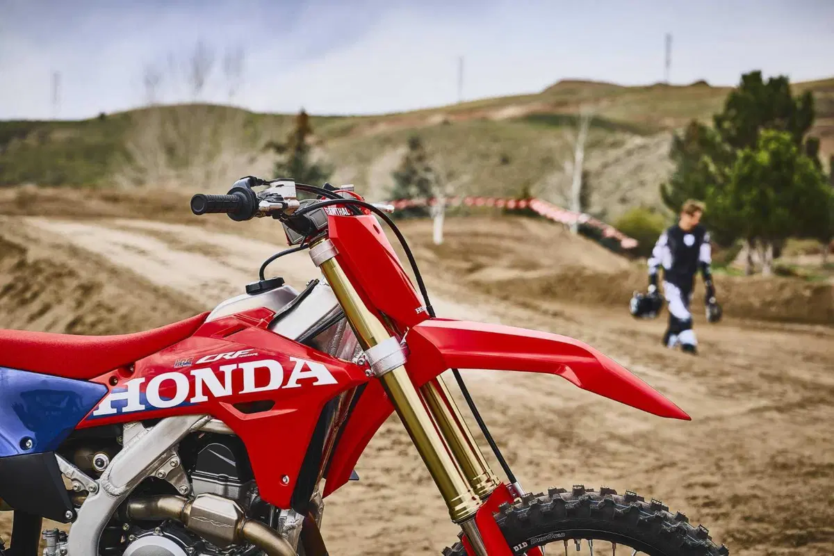 Rivoluzione Honda: ecco la nuova CRF 450R 2027 [GALLERY] (11)