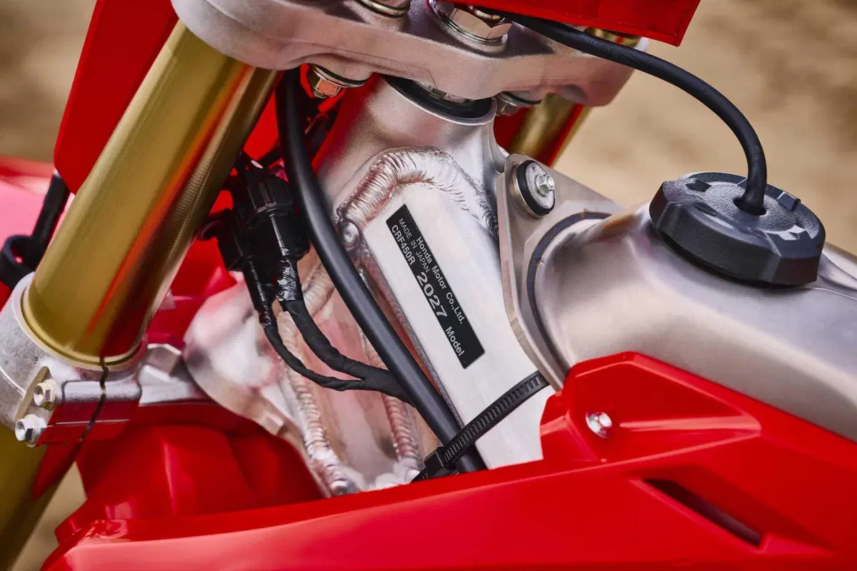 Rivoluzione Honda: ecco la nuova CRF 450R 2027 [GALLERY] (16)