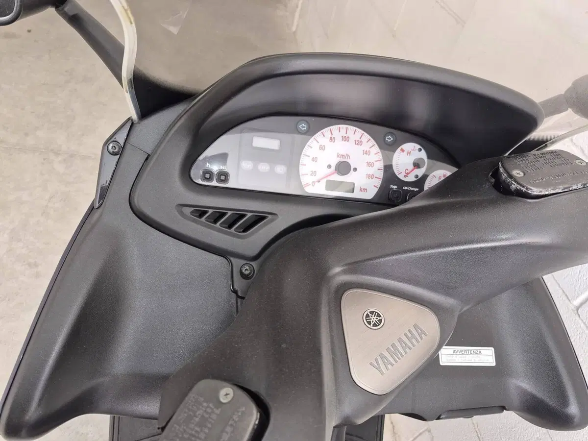 Yamaha T-Max 500 (2001 - 03) (4)