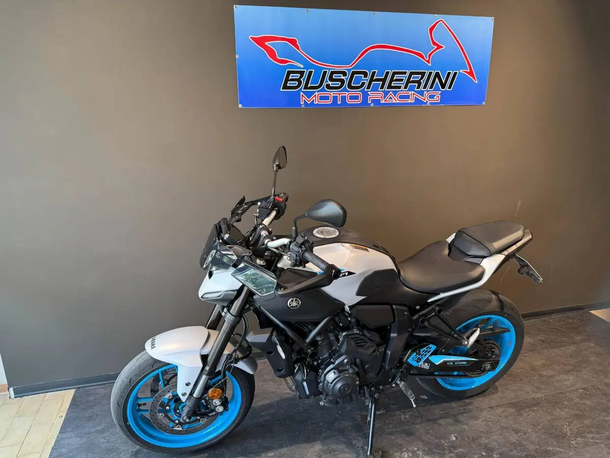 Yamaha MT-07 Y-AMT (2025 - 26) (4)